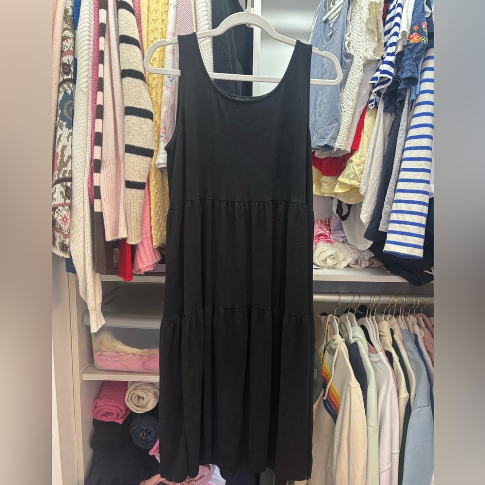 Black Sleeveless Tiered Midi Dress